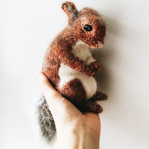 KNITTING PATTERN Red Squirrel image 7