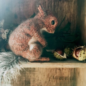 KNITTING PATTERN Red Squirrel image 5