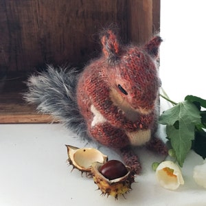 KNITTING PATTERN Red Squirrel image 9