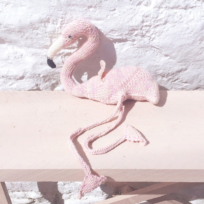 KNITTING PATTERN flamingo image 2