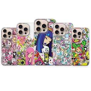 Puede incluir: Cinco fundas de teléfono coloridas con diseños únicos. Las fundas presentan varios personajes de dibujos animados y arte gráfico. Una funda tiene una mujer de pelo azul con el texto "I LA". Las fundas están hechas de un material transparente.