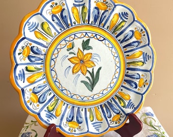Assiette Talavera peinte à la main Céramique décorative espagnole  Motif floral bleu jaune  Plat mural vintage décor floral vintage patio