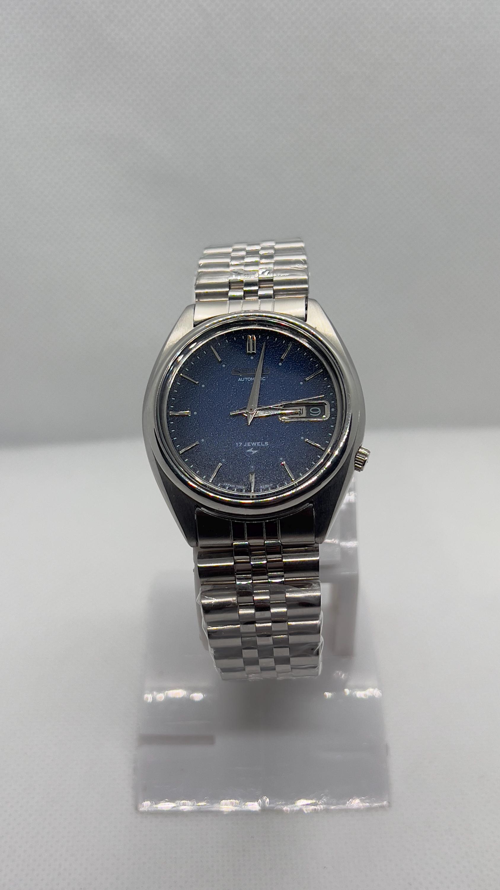Vintage Seiko 5 Automatic Men display picture 2