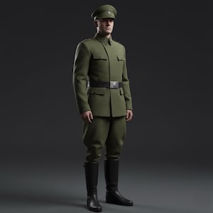 Op de afbeelding: Een persoon in een vintage olijfgroen militair uniform. Het uniform bestaat uit een jas, een broek, een pet en hoge zwarte laarzen. Een zwarte riem met een zilveren gesp sluit de jas in de taille. De achtergrond is effen donkergrijs.