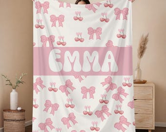 Personalisierte rosa Babydecke, Kirsche Kokette Geburtstagszimmerdekor, Decke-kundenspezifisches Namensdekor für Baby-Mädchen-Kinderzimmer, kundenspezifische Kinderdecke