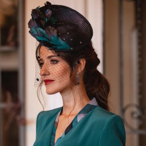 Handgemaakte ambachtelijke schotelhoed voor bruiloften, Royal Ascot, Derby, Melbourne Cup en speciale evenementen