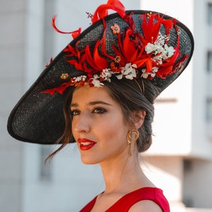 Black hatinator. Kentucky derby hat. Wedding guest hat. Ivory feather fascinator. Handmade headpiece. Modern fascinator