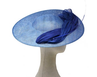 Chapeau d'invité de mariage. Chapeau Royal Ascot. Chapeaux derby pour femmes. Coupe de Melbourne. Coiffes et chapeaux. Artisan. Chapeau soucoupe.