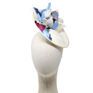 Elegant Peony-Shaped Feather Fascinator &#39;Wiranda&#39; - Handcrafted Headpiece for Weddings & Special Occasions