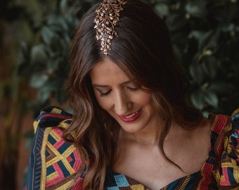 Elegant Leaf Headpiece: Handmade Wedding Hair Accessory with Black Accents