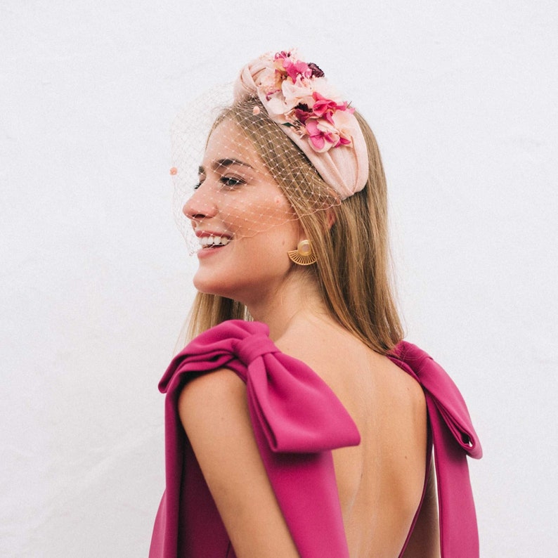 Bandeau avec noeud pour femme. Bandeau avec noeud pour mariage. Serre-tête à fleurs roses. Accessoire de mariage élégant. Bandeau orné. image 1