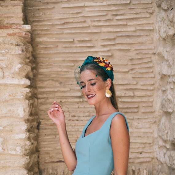 Elegant Green Fascinator Headband: Preserved Flowers  display picture 1