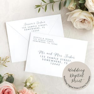 Peut inclure: Deux enveloppes blanches pour invitations de mariage avec une écriture élégante. L'une est adressée à Jessica & Joshua, l'autre à M. et Mme Fisher. Le texte "Wedding Digital Print" est dans un design circulaire. Des accents floraux entourent les enveloppes.