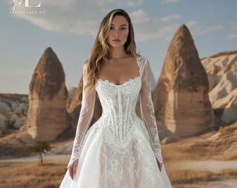 Couture trouwjurk met korsetkant en Baskische taille | Aangepaste bruidsbaljurk en bolerojasje | UITSTEKENDE COUTURE