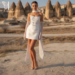 Korsett Perlen-Braut-Minikleid mit Handschuhen - kurzes Hochzeitskleid - Braut-Kleid – Cocktailkleid nach Maß - LAVISH COUTURE