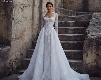 Couture korsetkanten trouwjurk met Baskische taille en bolerojasje | Aangepaste bruids baljurk | Luxe avondkleding - LAVISH COUTURE