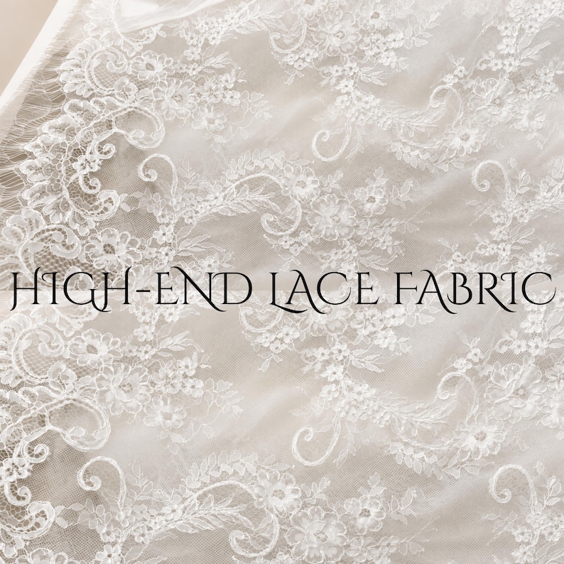Spetsklänning med bara axlar och baskisk midja och katedralsläp - Romantic Lavish Couture bild 7