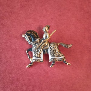 Spanish Damascene Brooch, Calvary rider