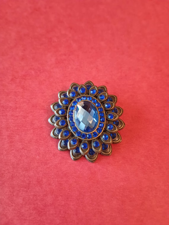 1950s Costume jewelry round floral brooch