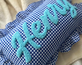 Baby Gingham Rüschen Schlagnadel Kissen: Personalisiertes Geschenk zur Geburt, Kinderzimmer Dekor