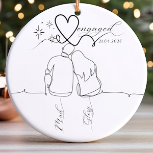 Personalisiertes Ornament als Verlobungsgeschenk mit Namen und Datumsangabe