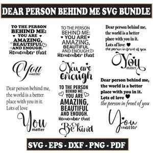 Op de afbeelding: Een zwart-wit SVG-bundel met de tekst "DEAR PERSON BEHIND ME SVG BUNDLE". De bundel bevat ontwerpen met positieve uitspraken zoals "Je bent geweldig, mooi en genoeg" en "Je doet ertoe".