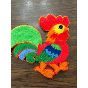 Toppa vintage in ciniglia a forma di gallo, colorata, stile anni '70, grande pezzo artigianale