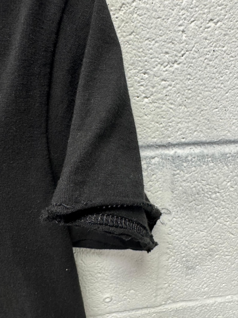 ROAD RASH RAW edge black tee