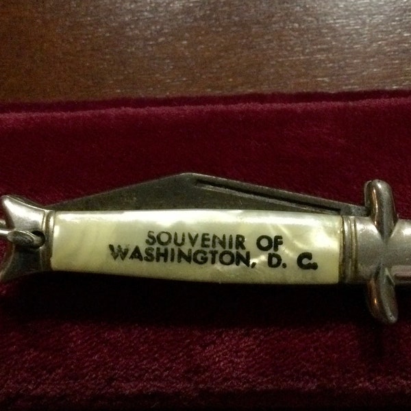 Vintage 1940’s Souvenir of Washington D.C. Gentleman’s Folding Pocket Knife ~ Jewelry Assemblage Pendant Part Piece