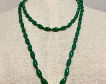 Collar antiguo vintage de 52 pulgadas de largo, estilo Art Déco de los años 30, con cuentas de vidrio crisoprasa verde jade.