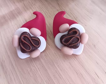 Pendientes de gnomo de San Valentín: pendientes de corazón de arcilla polimérica hechos a mano con cierre de presión.