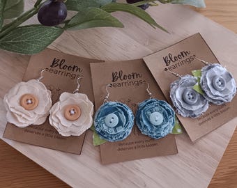 Pendientes florales hechos a mano – Flores colgantes de tela suave – Estilo cottagecore