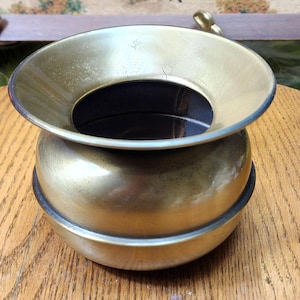 Vintage 6.5" Flared Rim Brass Spittoon – Rustic Farmhouse & Industrial Decor