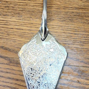 Ornate Kings Pattern Silverplate Cake & Pie Server – Made in China