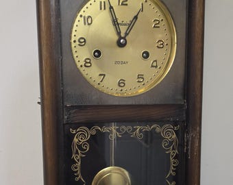 Vtg Centurion 20 Day Wall Clock Wood Regulator Clock with Pendulum & Winding Key (Read Description)