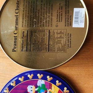 Vintage Disney Mickey and Minnie Mouse Figurine on Decorative Tin zdjęcie 7