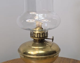 Vtg English Brass Hurricane Oil Lamp Made in England Pedestal Parafin Oil Lantern (Read Description)
