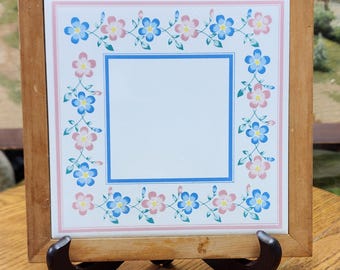 Vintage Floral Ceramic Tile Trivet in Wood Frame – Pink & Blue Pastel Flowers – Cottagecore Kitchen Decor