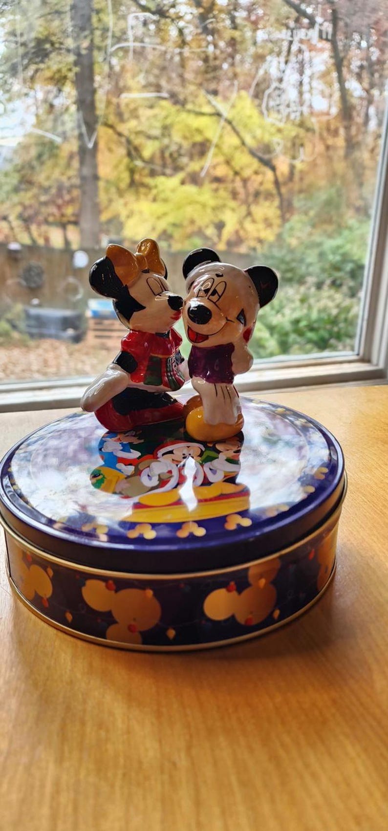 Vintage Disney Mickey and Minnie Mouse Figurine on Decorative Tin zdjęcie 2