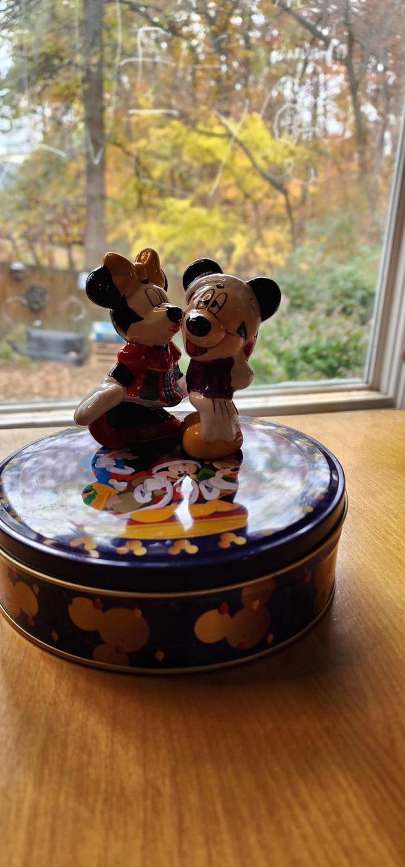 Vintage Disney Mickey and Minnie Mouse Figurine on Decorative Tin zdjęcie 1