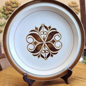 Vintage AGI-Japan AGI1 Dinner Plate - Retro Brown Sand Script Stoneware - Discontinued Mid-Century Abstract Floral - 10.5"