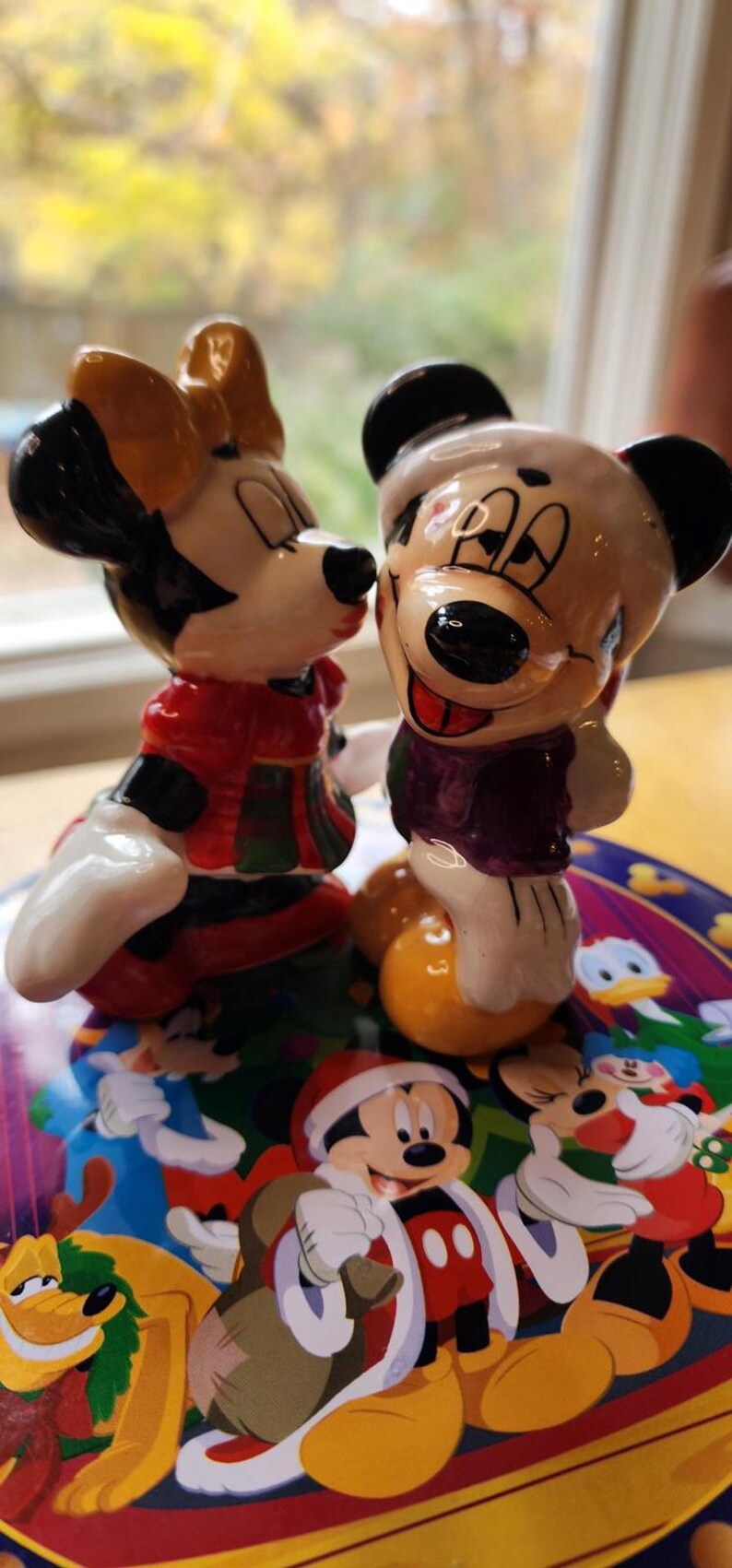 Vintage Disney Mickey and Minnie Mouse Figurine on Decorative Tin zdjęcie 3