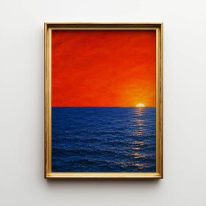 Könnte beinhalten: Ein gerahmtes Gemälde, das einen leuchtend orangefarbenen und roten Sonnenuntergang über einem tiefblauen Ozean zeigt. Die Sonne ist ein kleiner, heller weißer Kreis am Horizont, der einen schimmernden Reflex auf der dunkelblauen Wasseroberfläche wirft.