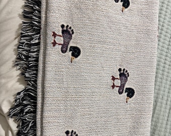Coperta ricordo personalizzata con impronte dei piedini dell'ospedale — Qualsiasi disegno di animale — Impronte multiple — Terapia intensiva neonatale — Regalo per neonato — Ricordo della nascita