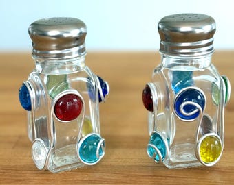 Saliera e pepiera artigianali con dettagli in marmo, set di saliera e pepiera con perline, spargispezie, gadget da cucina