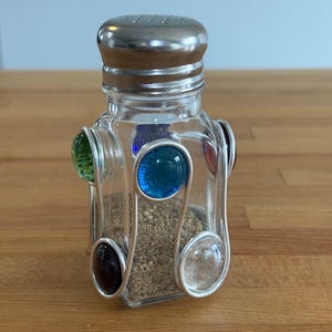 Handcrafted Wire Wrapped Salt and Pepper Shakers with Marble Accents, Beaded Salt and Pepper Shaker Set, Spice Shaker, Kitchen Gadget image 7