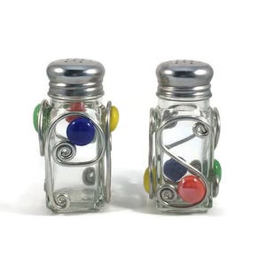 Beaded Salt and Pepper, Salt and Pepper Shakers, Wire Art,Shaker, Kitchen Gadget, Table Decor, Housewarming Gift, Hostess Gift, Wedding Gift