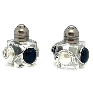 Beaded Salt and Pepper Shakers: Wire Wrapped Kitchen Decor