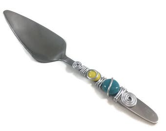 Cake Server, Pie Server, Cake Spatula, Wedding Decoration, Beaded Utensil, Wedding Cake Server, Beaded Pie Server, Decorated Serving Piece