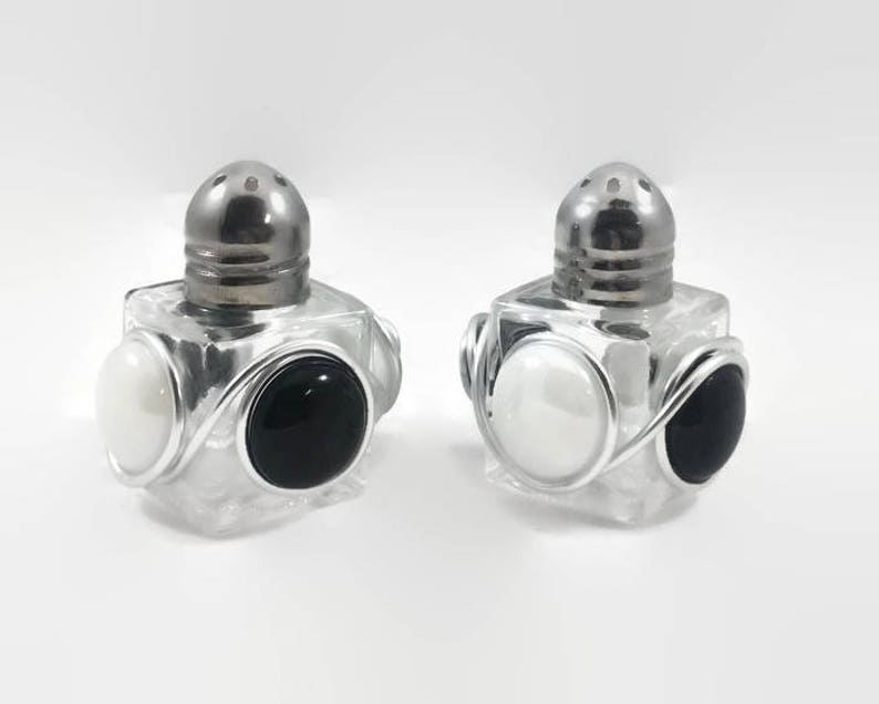 Kitchen Gadget Wire Wrapped Mini Salt and Pepper Black and White Spice Shaker Beaded SALTPEPPER Shakers Beaded Kitchen Decor